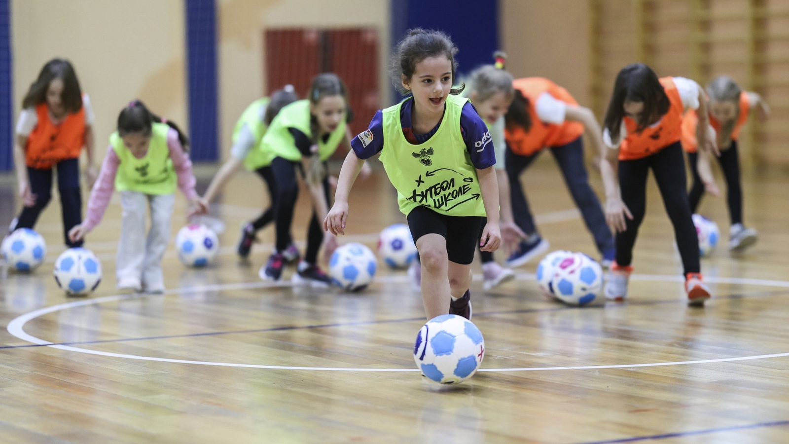 1,4 млн школьников в России играют в футбол на уроках физкультуры