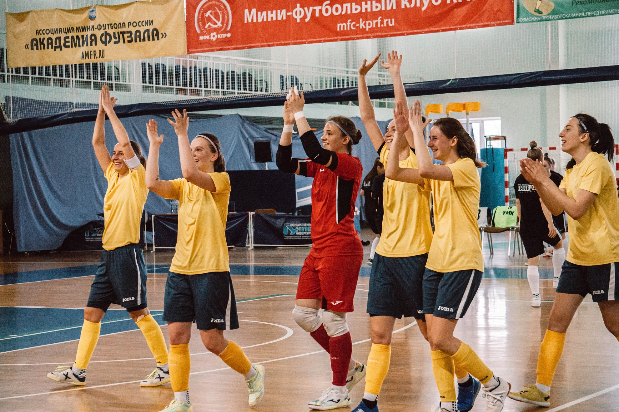 Женский мини-футбольный турнир стартует в старый Новый год